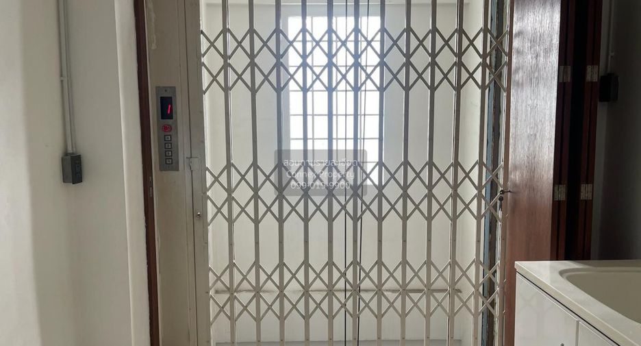 For rent 10 bedrooms townhouse in Suan Luang, Bangkok