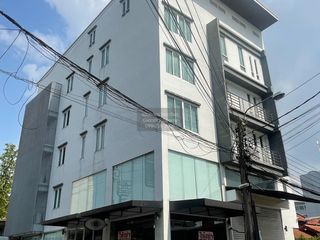 出租 10 卧室 联排别墅 在 Suan Luang, 曼谷
