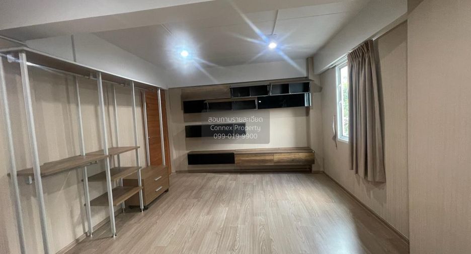 For rent 10 bedrooms townhouse in Suan Luang, Bangkok