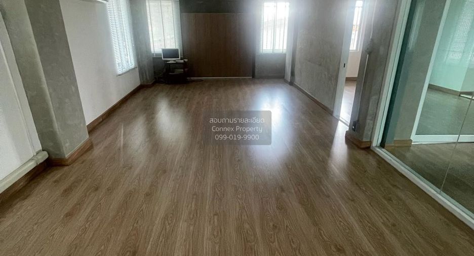 For rent 10 bedrooms townhouse in Suan Luang, Bangkok