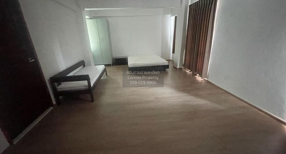 For rent 10 bedrooms townhouse in Suan Luang, Bangkok