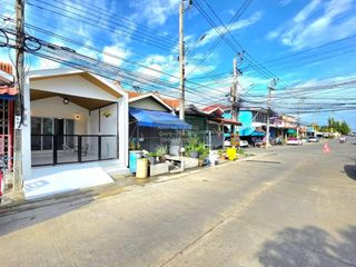 For sale 2 bedrooms townhouse in Phra Samut Chedi, Samut Prakan