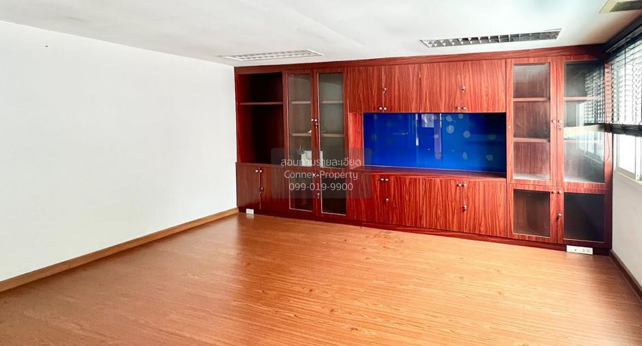 For sale 4 bedrooms house in Khlong Luang, Pathum Thani