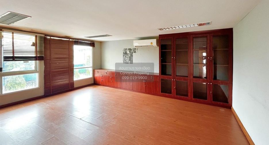 For sale 4 bedrooms house in Khlong Luang, Pathum Thani