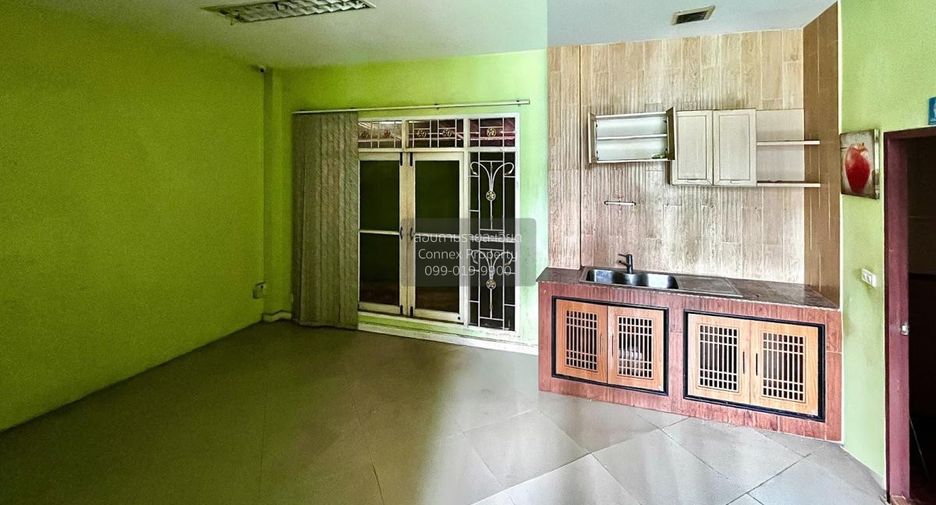 For sale 4 bedrooms house in Khlong Luang, Pathum Thani