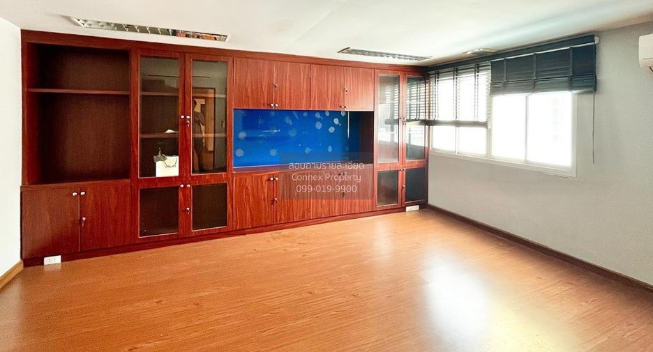 For sale 4 bedrooms house in Khlong Luang, Pathum Thani