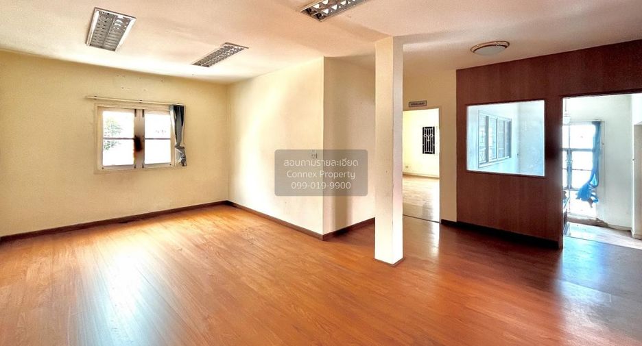For sale 4 bedrooms house in Khlong Luang, Pathum Thani