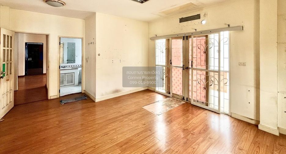 For sale 4 bedrooms house in Khlong Luang, Pathum Thani