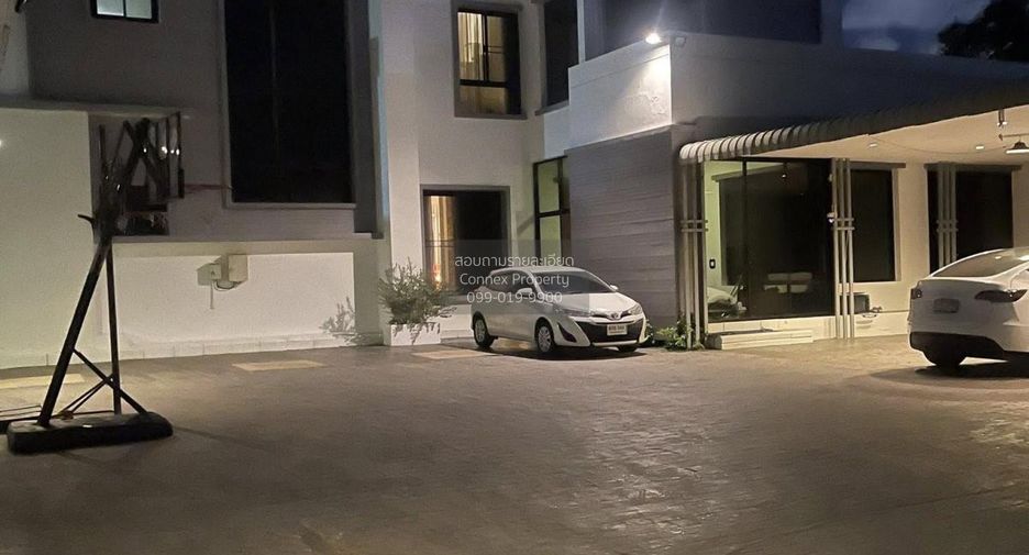 For sale 5 bedrooms house in Bangkok Noi, Bangkok