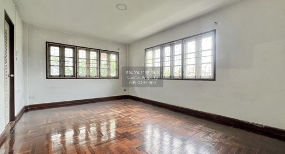 For sale 3 bedrooms house in Taling Chan, Bangkok