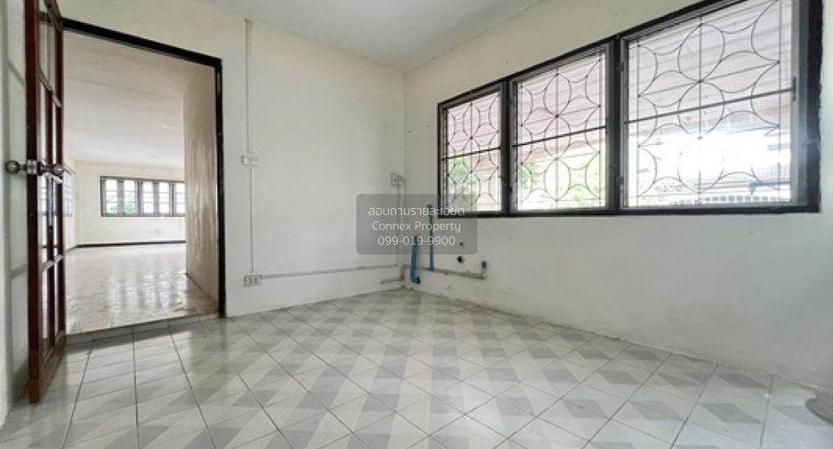 For sale 3 bedrooms house in Taling Chan, Bangkok