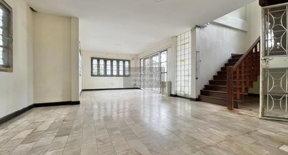 For sale 3 bedrooms house in Taling Chan, Bangkok