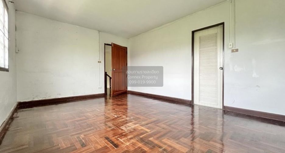 For sale 3 bedrooms house in Taling Chan, Bangkok