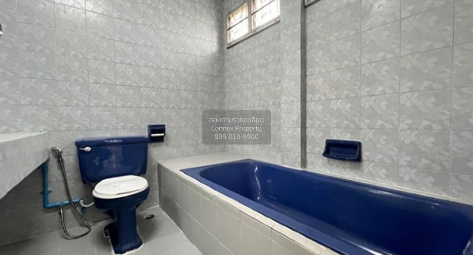 For sale 3 bedrooms house in Taling Chan, Bangkok