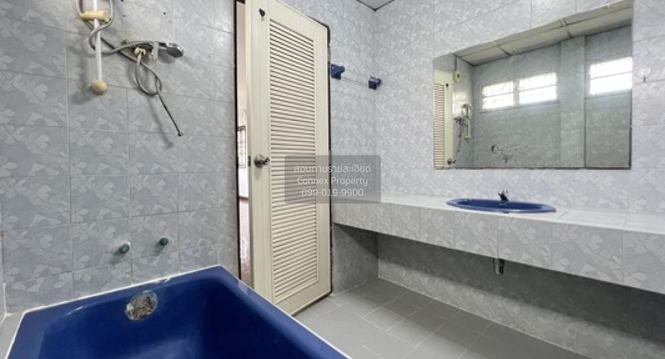 For sale 3 bedrooms house in Taling Chan, Bangkok