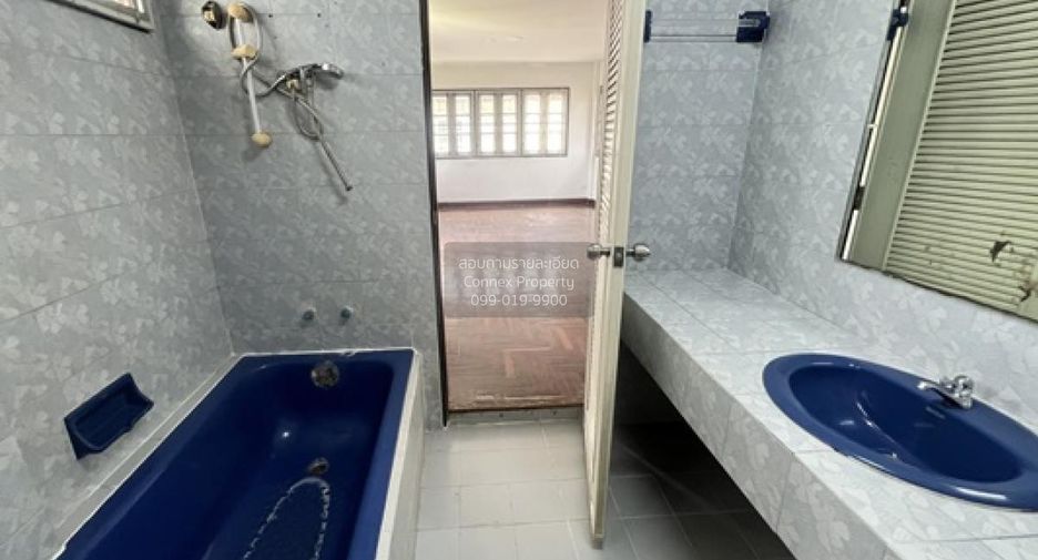 For sale 3 bedrooms house in Taling Chan, Bangkok