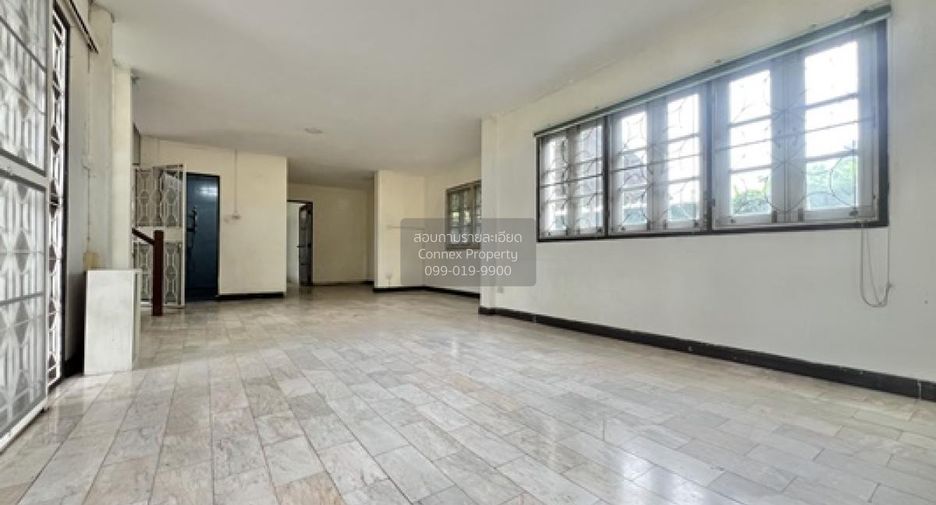 For sale 3 bedrooms house in Taling Chan, Bangkok