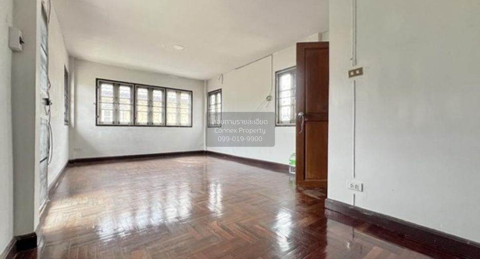 For sale 3 bedrooms house in Taling Chan, Bangkok