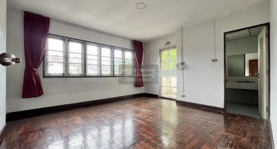 For sale 3 bedrooms house in Taling Chan, Bangkok