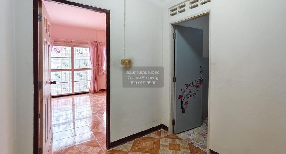 For sale 2 bedrooms townhouse in Phra Samut Chedi, Samut Prakan