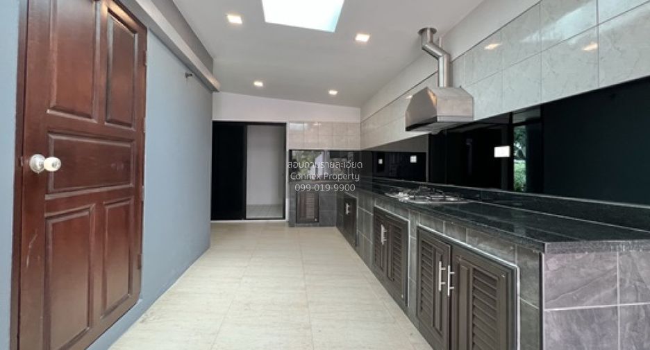 For sale 3 bedrooms house in Sattahip, Chonburi