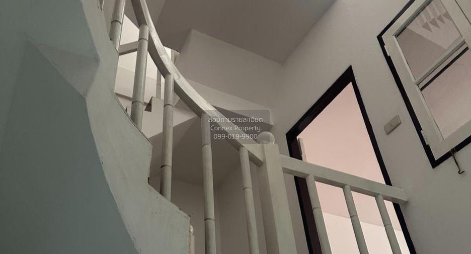 For sale 4 bedrooms townhouse in Sam Phran, Nakhon Pathom