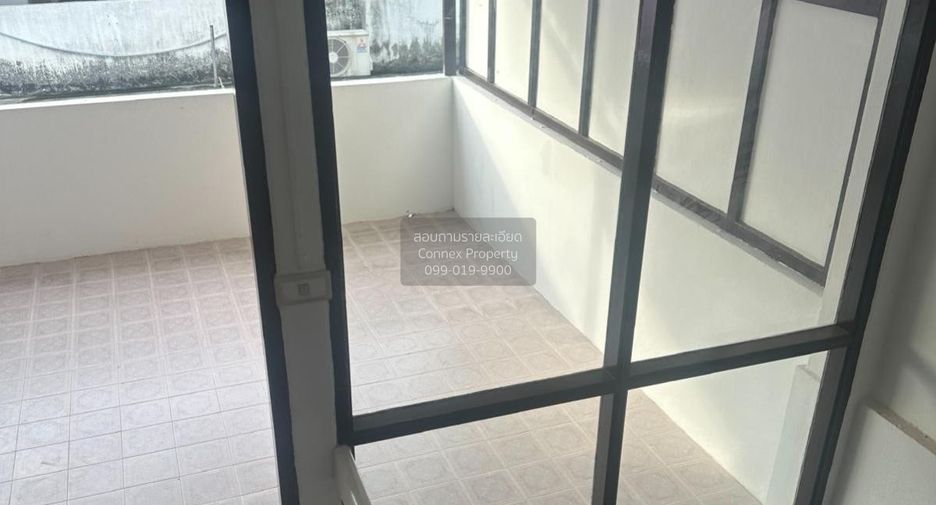 For sale 4 bedrooms townhouse in Sam Phran, Nakhon Pathom