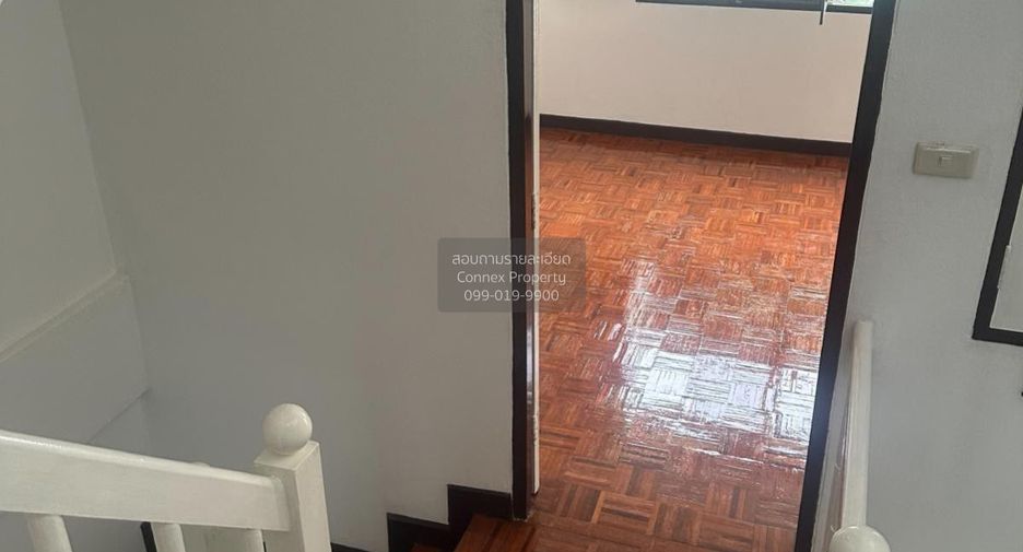 For sale 4 bedrooms townhouse in Sam Phran, Nakhon Pathom