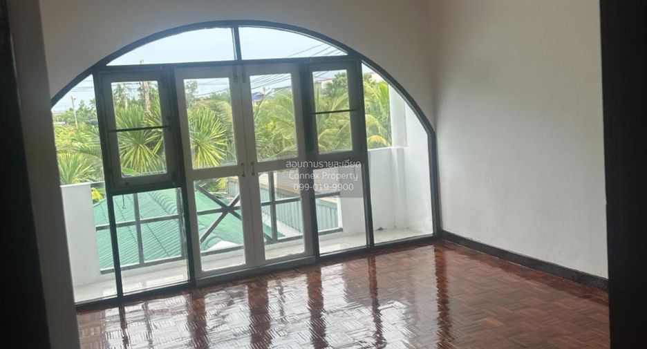 For sale 4 bedrooms townhouse in Sam Phran, Nakhon Pathom