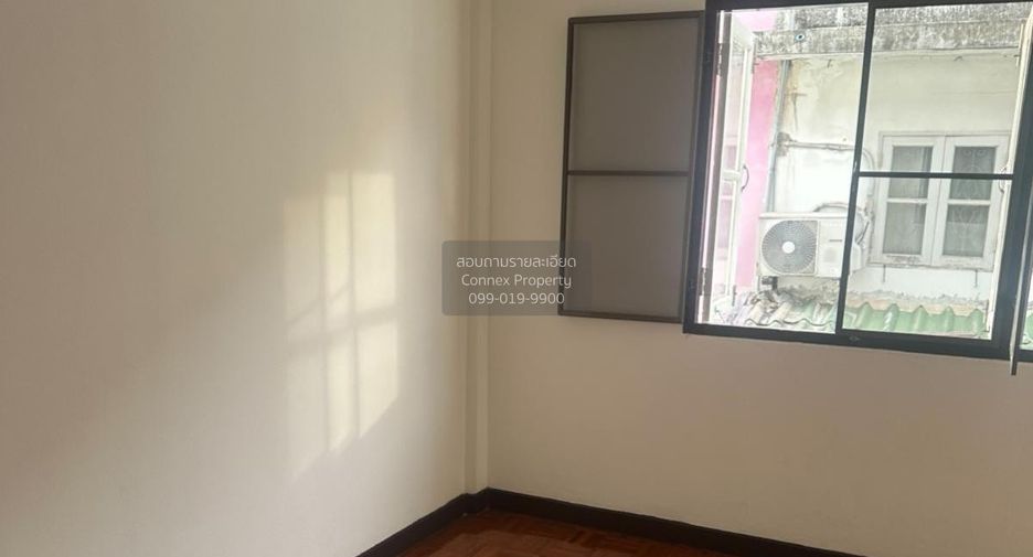 For sale 4 bedrooms townhouse in Sam Phran, Nakhon Pathom
