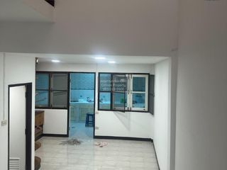 出售 4 卧室 联排别墅 在 Sam Phran, Nakhon Pathom