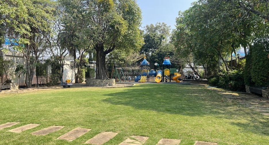 For sale 5 bedrooms house in Khan Na Yao, Bangkok
