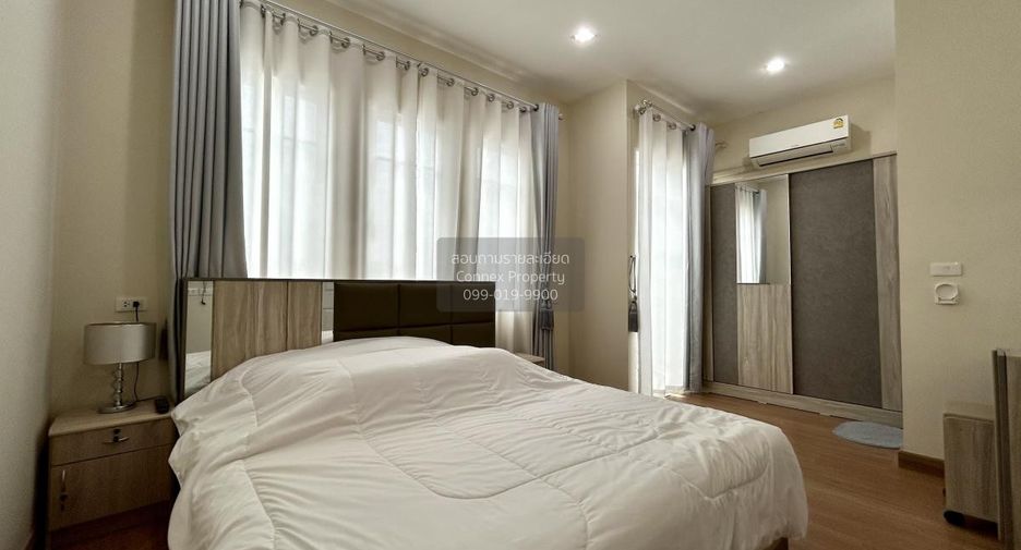For sale 4 bedrooms townhouse in Ban Pho, Chachoengsao