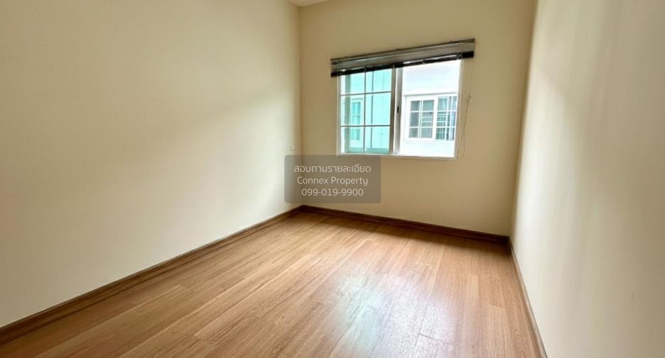For sale 4 bedrooms townhouse in Ban Pho, Chachoengsao