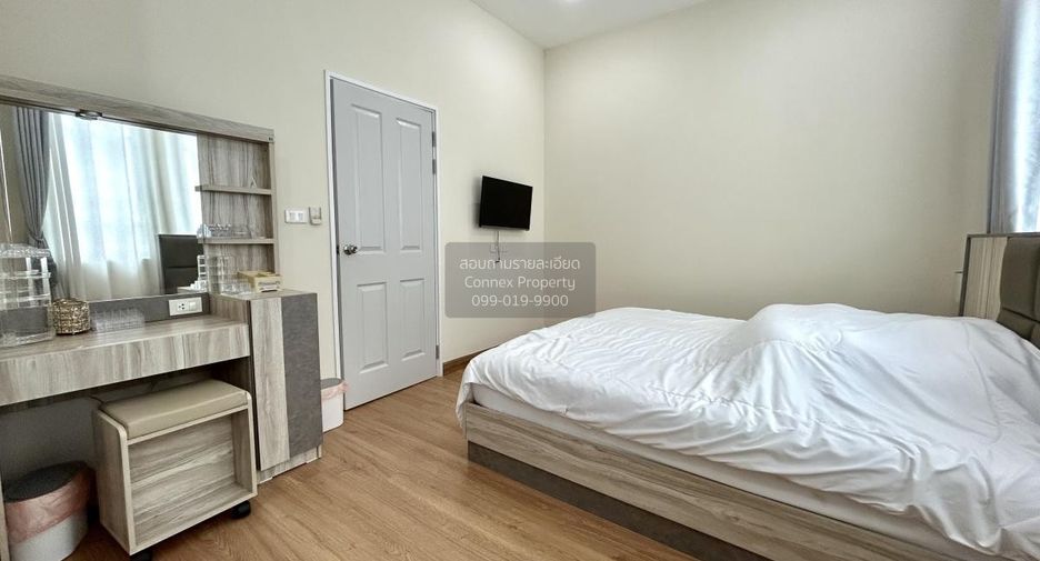 For sale 4 bedrooms townhouse in Ban Pho, Chachoengsao