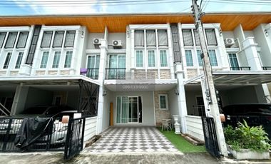 For sale 4 bedrooms townhouse in Ban Pho, Chachoengsao