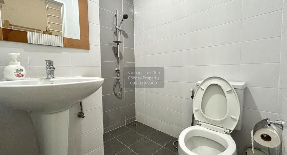 For sale 4 bedrooms townhouse in Ban Pho, Chachoengsao