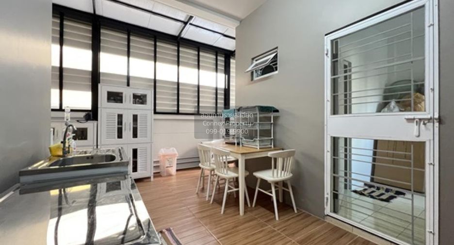 For sale 5 bedrooms house in Khan Na Yao, Bangkok