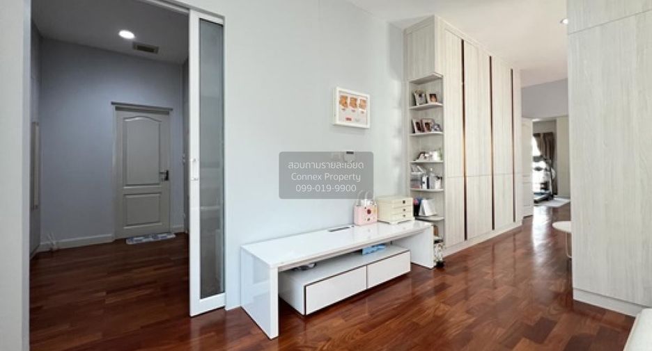 For sale 5 bedrooms house in Khan Na Yao, Bangkok