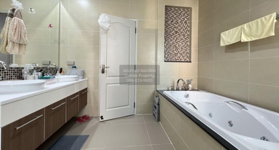 For sale 5 bedrooms house in Khan Na Yao, Bangkok