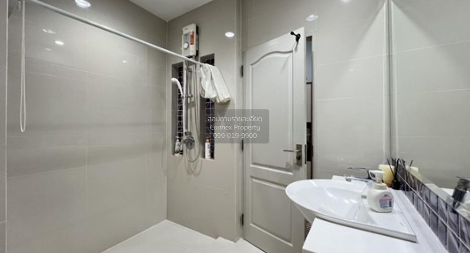 For sale 5 bedrooms house in Khan Na Yao, Bangkok
