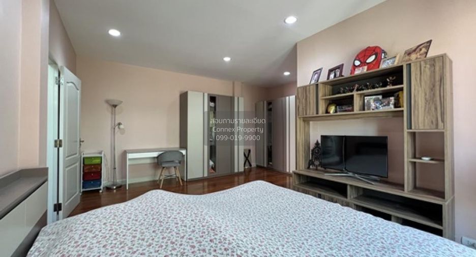 For sale 5 bedrooms house in Khan Na Yao, Bangkok