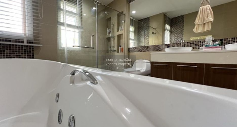 For sale 5 bedrooms house in Khan Na Yao, Bangkok