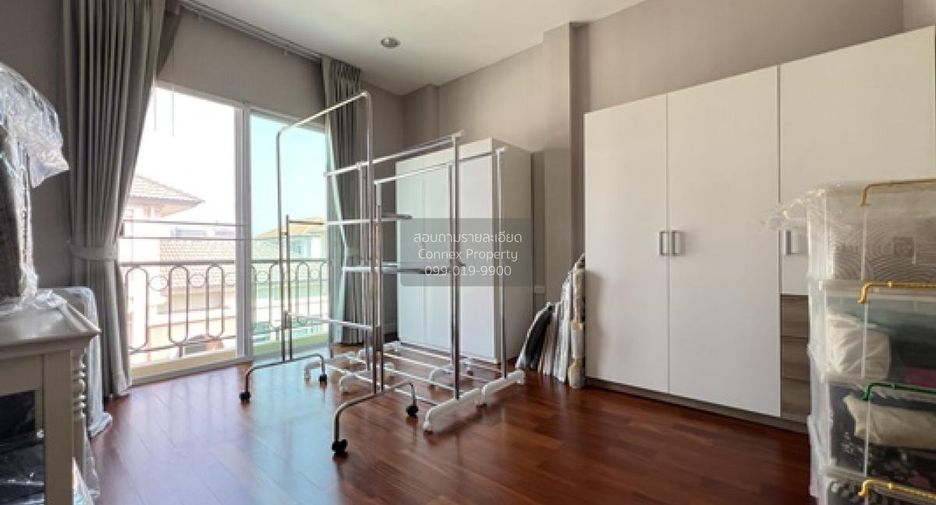 For sale 5 bedrooms house in Khan Na Yao, Bangkok