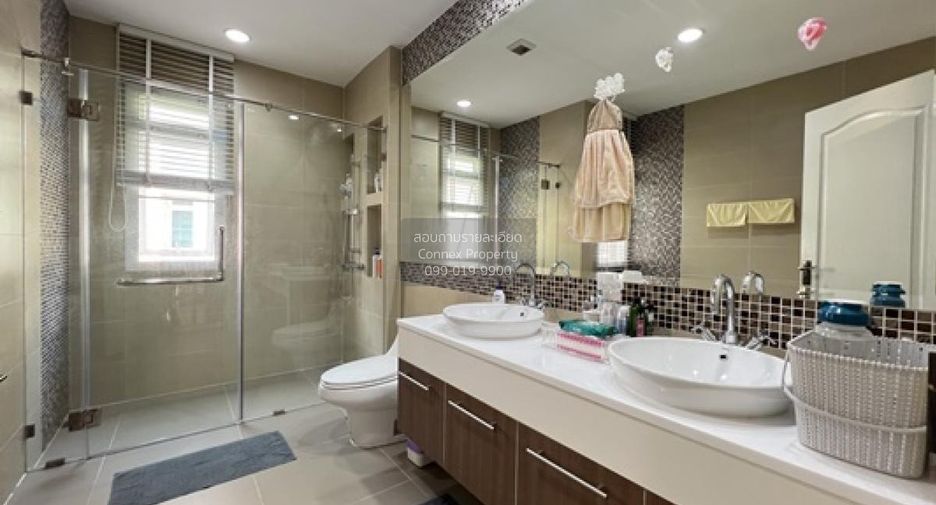 For sale 5 bedrooms house in Khan Na Yao, Bangkok