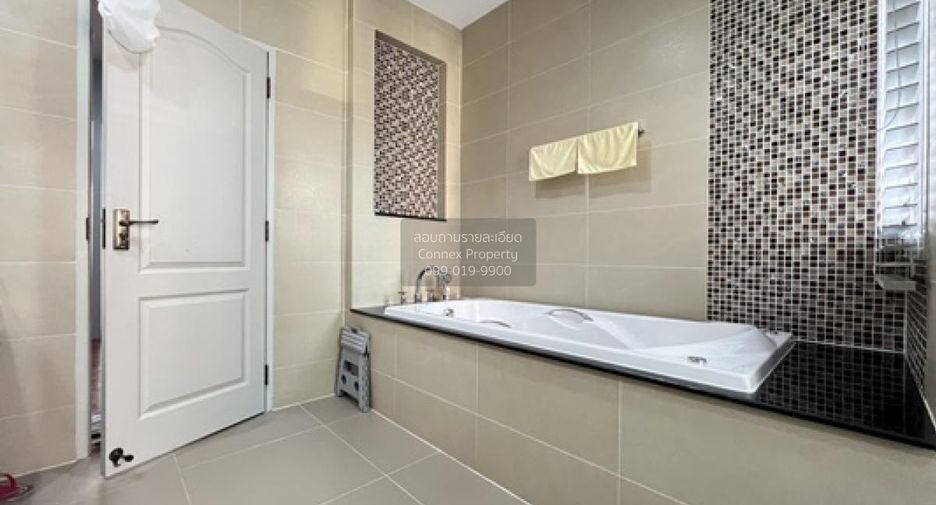 For sale 5 bedrooms house in Khan Na Yao, Bangkok