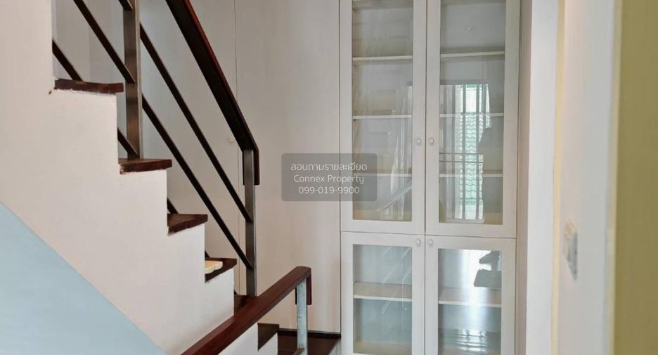 For sale 3 bedrooms townhouse in Don Mueang, Bangkok
