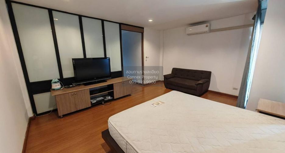 For sale 3 bedrooms townhouse in Don Mueang, Bangkok