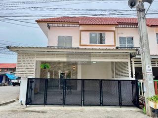 Casa adosada en venta de 3 habitaciones en Bang Bo, Samut Prakan