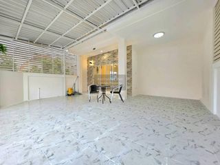 Casa adosada en venta de 3 habitaciones en Bang Bo, Samut Prakan